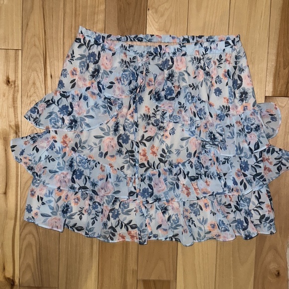 Lovers + Friends 2 piece set-Jana ruffled skirt and Bailey top in Meadow Floral - Picture 6 of 12